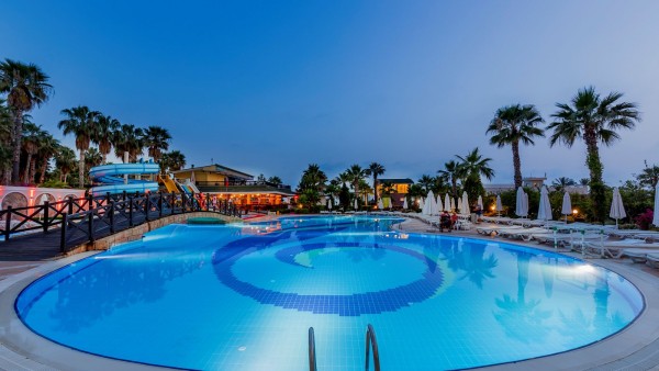 HOLIDAY GARDEN RESORT